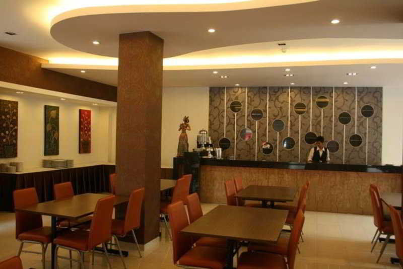 יוגיאקרטה Jentra Dagen Hotel Malioboro מראה חיצוני תמונה